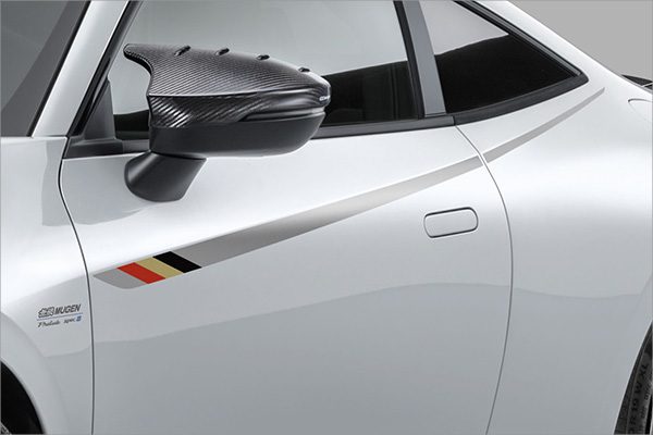 �X�y�b�N3��p�{�f�B�T�C�h�f�J�[��