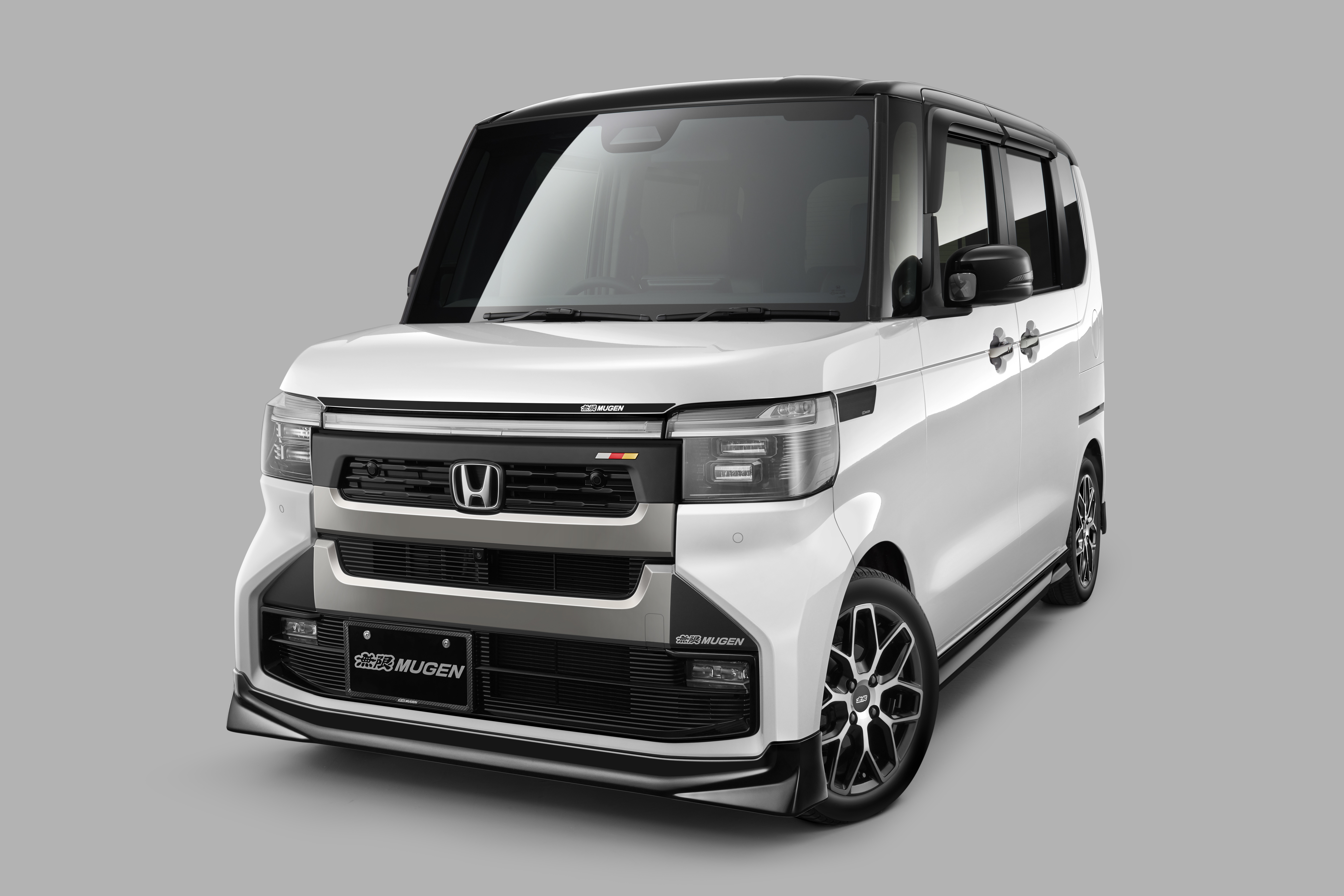 N-BOX_custom_FR.jpg